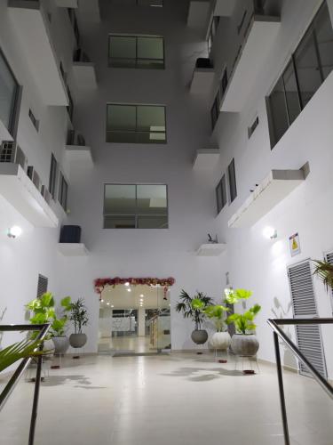 a hallway with potted plants in a building at Cabaña Apartamento En Coveñas - Fontaine Bleu in Coveñas