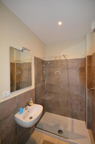 a bathroom with a sink and a shower at Affittacamere Al Passatore in Ravenna