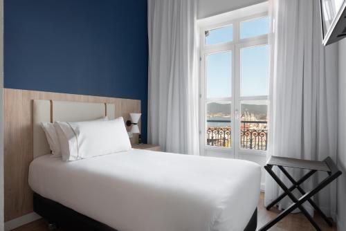 Un pat sau paturi într-o cameră la Exe Vigo