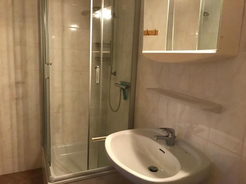 a bathroom with a sink and a shower at B&B Villa Altero in Pünderich