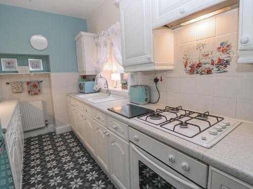 Kuchyň nebo kuchyňský kout v ubytování Elm Cottage