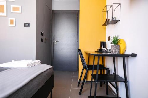 a bedroom with a desk and a table with a chair at Materdays 24 in Naples