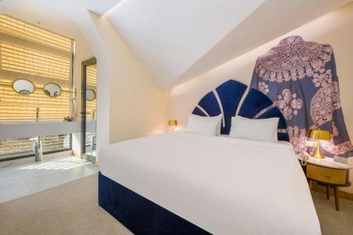 Ένα ή περισσότερα κρεβάτια σε δωμάτιο στο Folk Boutique Hotel