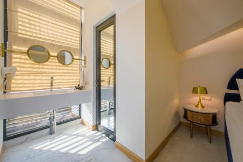 Ένα ή περισσότερα κρεβάτια σε δωμάτιο στο Folk Boutique Hotel