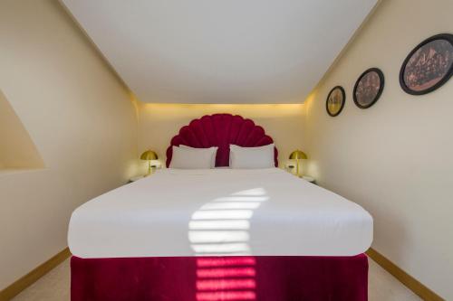 Ένα ή περισσότερα κρεβάτια σε δωμάτιο στο Folk Boutique Hotel