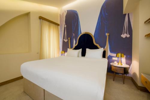 Ένα ή περισσότερα κρεβάτια σε δωμάτιο στο Folk Boutique Hotel