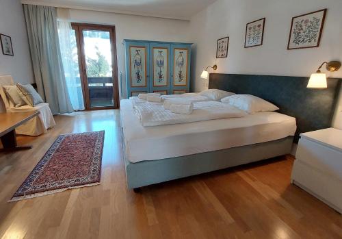 Postel nebo postele na pokoji v ubytování FeWo BRUNNACH by Isa Badkleinkirchheim