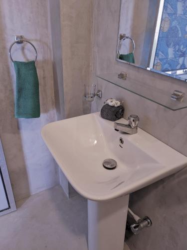 Un baño de Namal Stay
