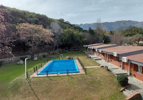 an overhead view of a swimming pool in front of a house at Nuevo Hotel Aguada del Zorro in Merlo