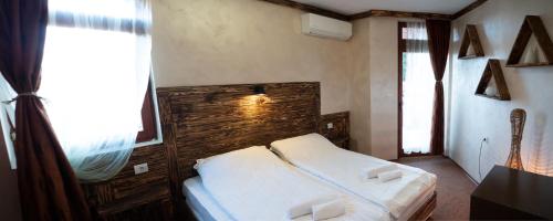 Giường trong phòng chung tại Pamporovo Villa