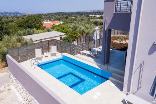 Bazén v ubytovaní Villa Karouzo - With Private Pool alebo v jeho blízkosti