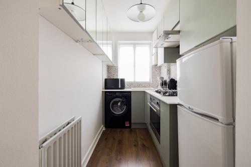 The Stephens Terrace Escape - Lovely 1BDR Apartment with Balcony