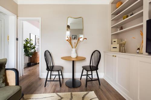 The Stephens Terrace Escape - Lovely 1BDR Apartment with Balcony