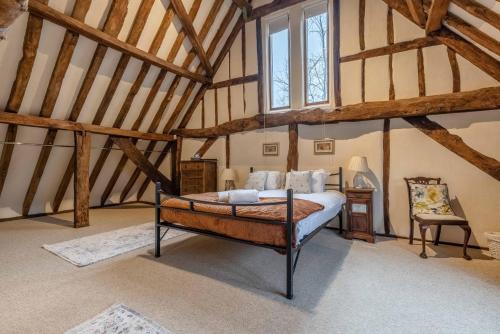 CHARACTER BARN - FAMILY RETREAT NEAR WINDSOR & ETON