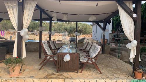 Πισίνα στο ή κοντά στο Beach house Hela - resort & tavern BAIN, free transport, pool, Island of Žut - Kornati
