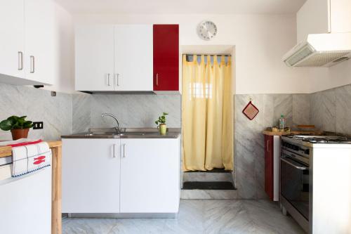 Kuchyň nebo kuchyňský kout v ubytování Iconic Apartment in Porta Carini by Wonderful Italy