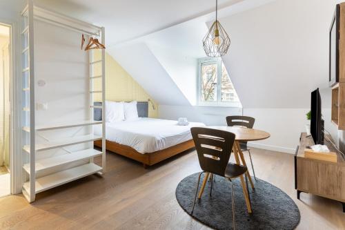 Ένα ή περισσότερα κρεβάτια σε δωμάτιο στο Appart Hotel NuitéeJour Le Mans Centre Jaurès
