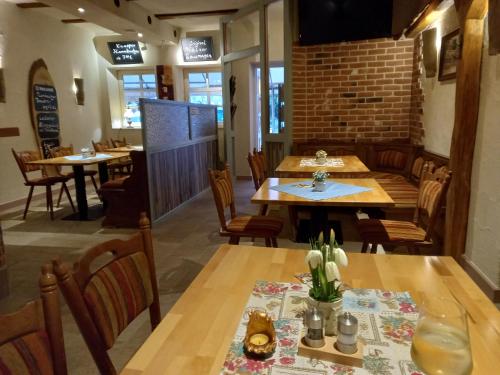 a dining room with wooden tables and chairs at Gästehaus Zum Salztrippler in Rumbach