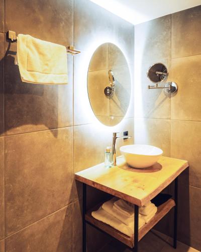 a bathroom with a sink and a mirror at Oldschool Hotel in Winterswijk