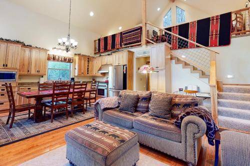 Arapahoe Lodge Main – Photos 2
