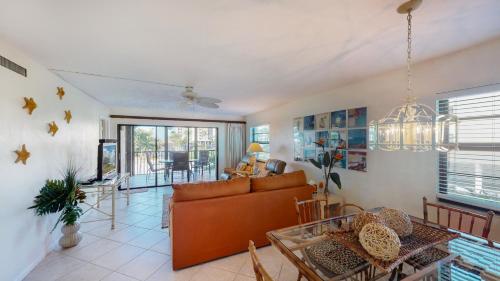 Posezení v ubytování Prime Location I Free Beach Access Directly Across The Street