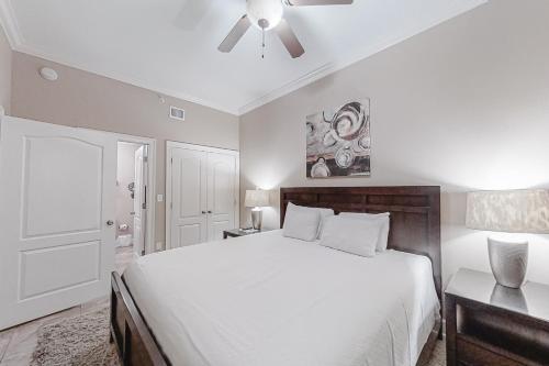 Ένα ή περισσότερα κρεβάτια σε δωμάτιο στο Phoenix West II