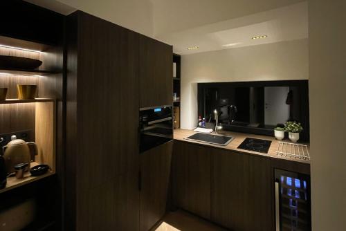 A kitchen or kitchenette at Le19 Suite Georges & Lucy