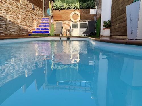 Piscina en o búsqueda de Apartamento de un dormitorio con vista al mar piscina privada y jardín amueblado en San Bartolomé de Tirajana a 1 km de la playa