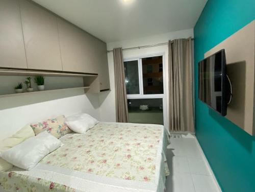 Säng eller sängar i ett rum på Muro Alto Condomínio Clube Apto 219