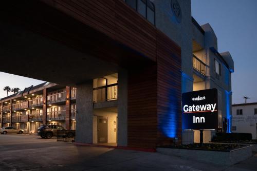 a building with a sign that reads gateway inn at Gateway Inn Gardena Los Angeles South in Gardena