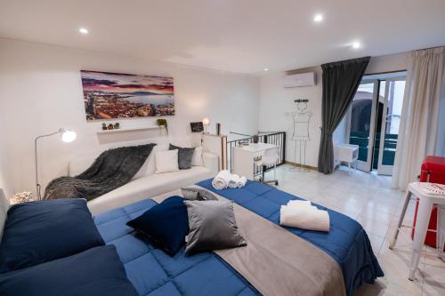 Yes I Know My Room - Magica Napoli