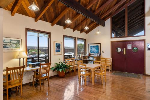 Gallery image of Harbor Lite Lodge in Fort Bragg