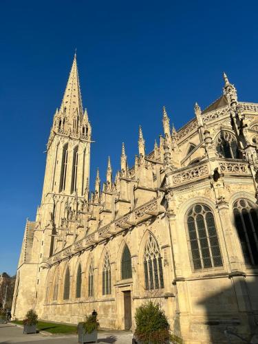 a large cathedral with a tower and a steeple at Le Maréchal Duplex - Appartement avec Jacuzzi - CAEN hyper Centre in Caen