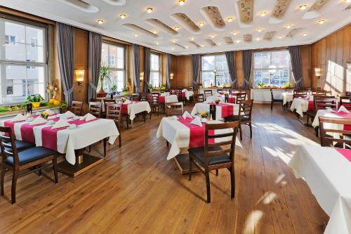 ห้องอาหารหรือที่รับประทานอาหารของ AKZENT Brauerei Hotel Hirsch