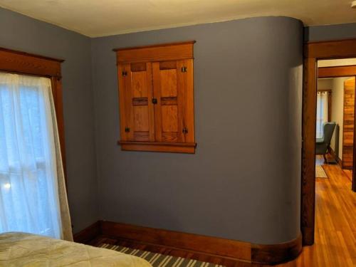 Ένα ή περισσότερα κρεβάτια σε δωμάτιο στο Large Bakery Apartment - Central Downtown Location