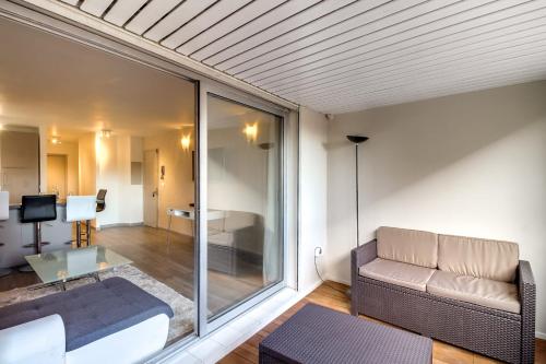 Upstays- Renovated - Wifi - Close to everything