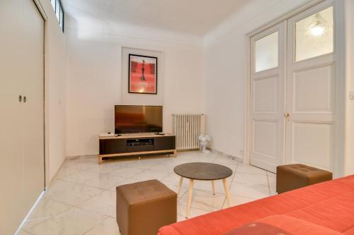 Upstays - Sea View - Balcony - 5 min from the beach - AC - Wifi