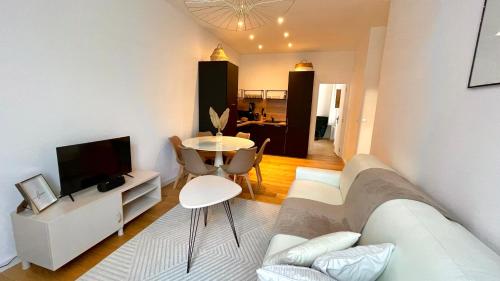 Photo de la galerie de l'établissement Charmant appartement 3 étoiles, chaleureux et bien équipé, à Cannes