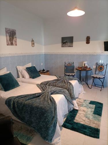 a bedroom with two beds with blankets on them at Casa Zanzibar Hotel in Landeira