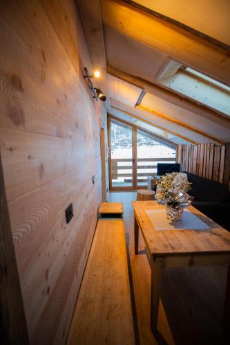a small room with a table and a couch at Lärchenwirt Dolomites in San Nicolò di Comelico