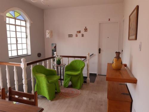 Χώρος καθιστικού στο Chale Mineiro Hostel & Pousada