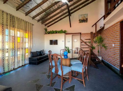 a dining room with a table and chairs at Pousada Areias do Pero in Cabo Frio
