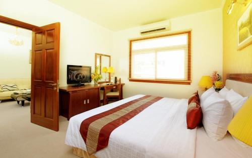 Ένα ή περισσότερα κρεβάτια σε δωμάτιο στο Dong Khanh Hotel
