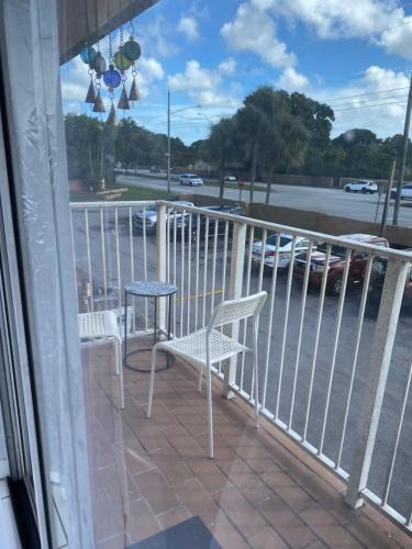a balcony with a chair and a table and a street at elegant room in Tamiami