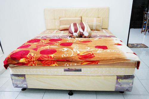 Posteľ alebo postele v izbe v ubytovaní Grand Purwomartani Homestay Jogja