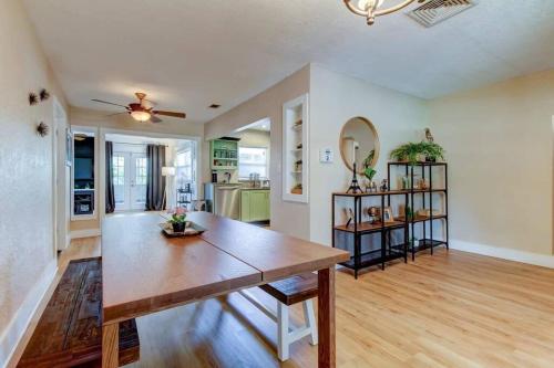 The Hidden Gem in Dana Shores - 3/2 King Queen Full