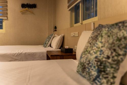 a hotel room with two beds and a table at Yesday B&B in Dongshan