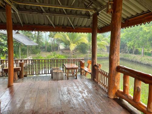 Balkón nebo terasa v ubytování บ้านสวนวิวทุ่ง