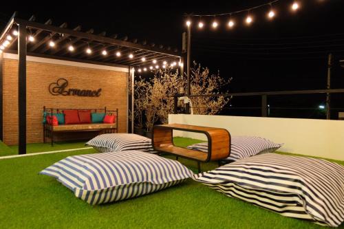 deux oreillers assis sur l'herbe sous une pergola dans l'établissement Ponly Pool Villa Huahin 4 Bedroom With BBQ Facilities & Karaoke For 8-20 Pax, à Hua Hin