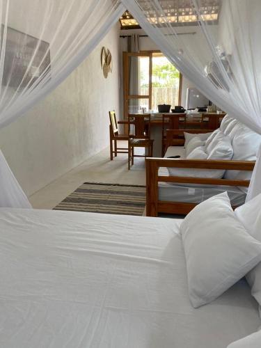 Säng eller sängar i ett rum på Flat Pitaya - Cond. Morada da Praia